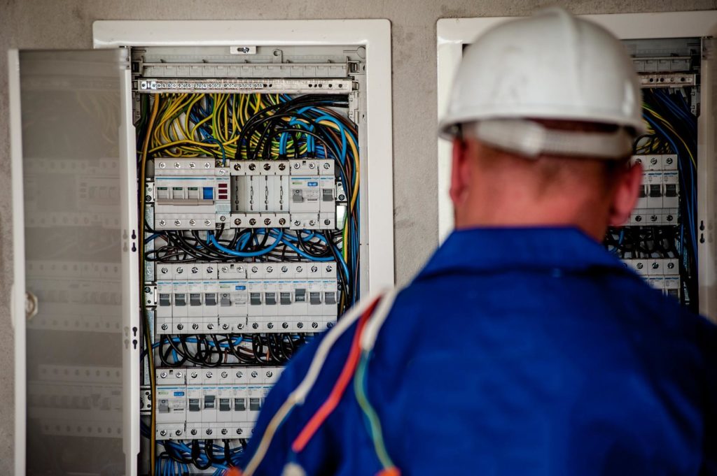 How To Hire The Best Electrician In Islington?